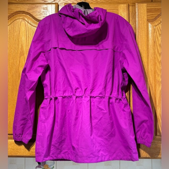 Misty Mountain Women's Waterproof Fuschia Rain Jacket Size Medium Like New - Picture 10 of 12